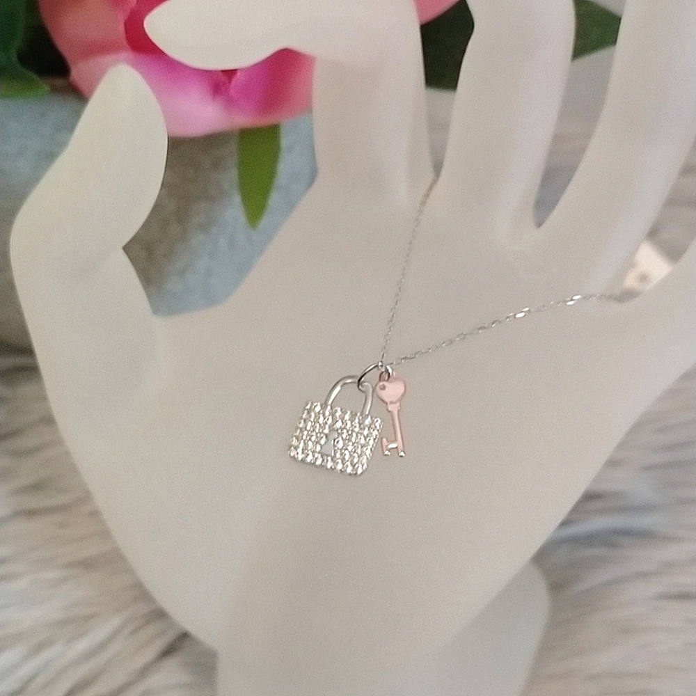 2/$30💕 BNWT Charmed Aroma Lock & Key Adjustable Sterling Silver Necklace 🔐